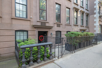 434 E 87th St in New York, NY - Building Photo - Building Photo