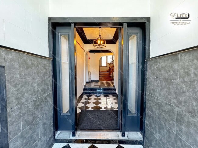 Bervean Apartments in Flint, MI - Foto de edificio - Building Photo