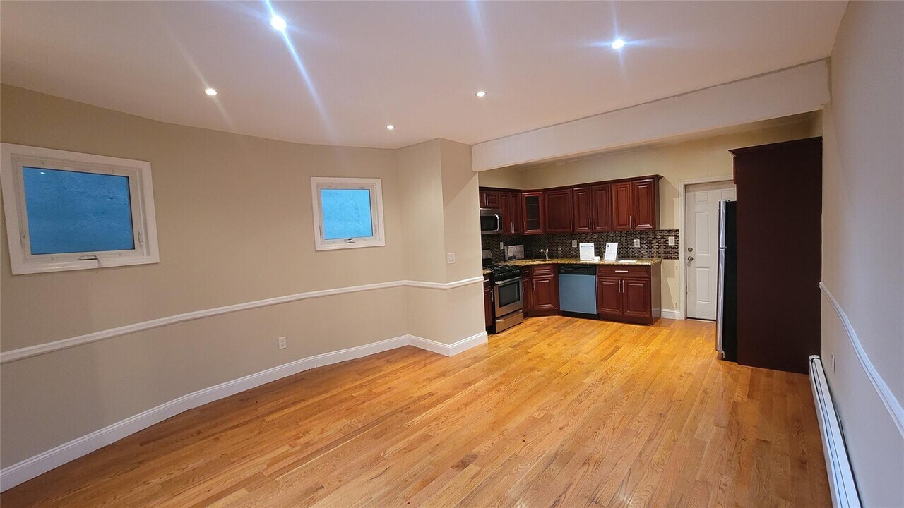 2132 Hughes Ave in Bronx, NY - Building Photo
