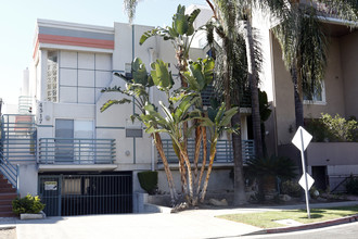 4517 Vista Del Monte Ave in Van Nuys, CA - Building Photo - Building Photo