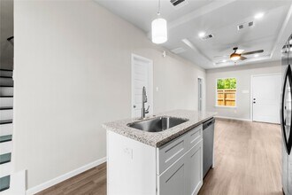 8161 Tate St in Houston, TX - Foto de edificio - Building Photo