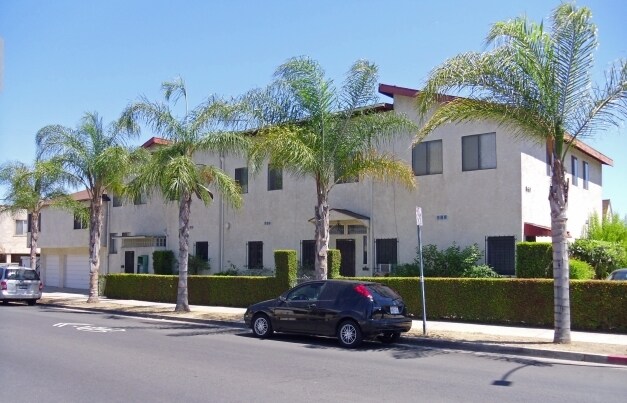 860 N Vista St in Los Angeles, CA - Foto de edificio