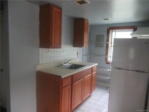 647 Lybolt Rd, Unit 3 in Middletown, NY - Building Photo - Building Photo