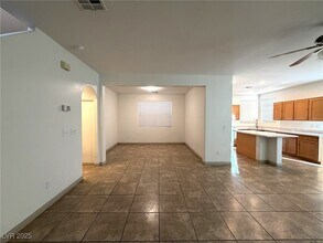 9243 Sterling Hill Ave in Las Vegas, NV - Building Photo - Building Photo