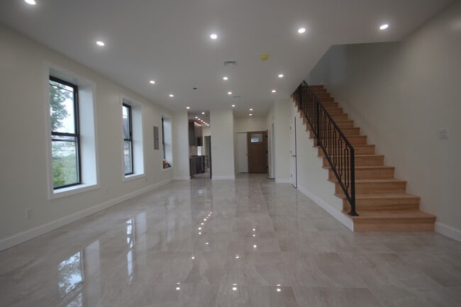 72 Van Dyke St in Brooklyn, NY - Building Photo - Building Photo
