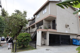 629 E Chestnut Ave in Santa Ana, CA - Building Photo - Building Photo