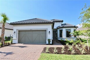 8437 Rosa Ct in Naples, FL - Building Photo