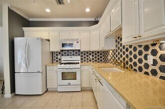 666 Verona Dr in Melville, NY - Building Photo - Building Photo