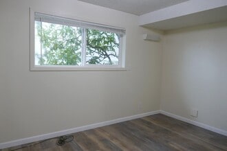 3926 Grand Ave in Astoria, OR - Building Photo - Building Photo