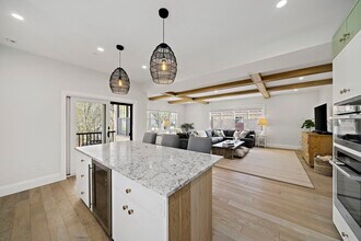 144 Linden St in Wellesley, MA - Building Photo - Building Photo