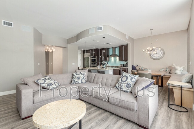 140 E Rio Salado Pky in Tempe, AZ - Building Photo - Building Photo