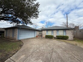 13722 Burgoyne Rd in Houston, TX - Building Photo