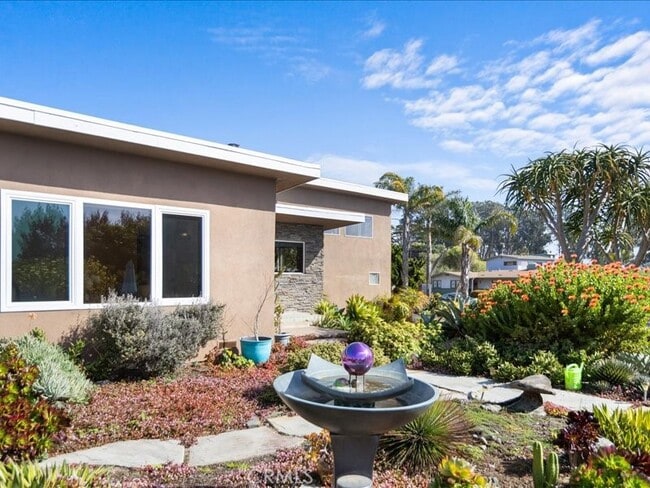 735 Cabrillo Pl in Morro Bay, CA - Foto de edificio - Building Photo