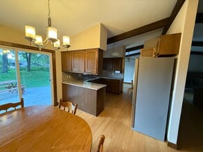 5610 Matterhorn Dr NE in Minneapolis, MN - Foto de edificio - Building Photo