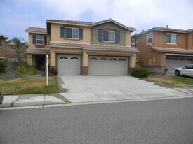 45014 Anabell Ln in Lake Elsinore, CA - Building Photo