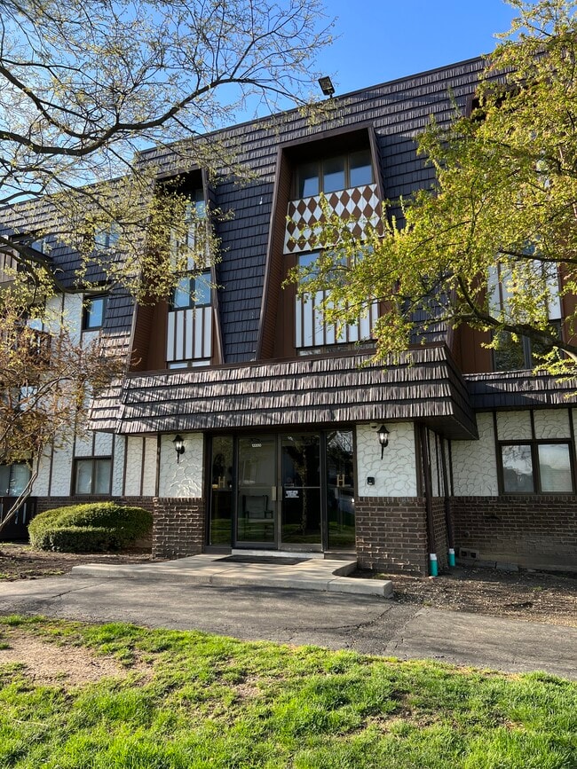 13200 W Heiden Cir, Unit 2212 in Lake Bluff, IL - Foto de edificio - Building Photo