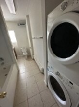 811 W Springfield Ave in Champaign, IL - Building Photo - Building Photo