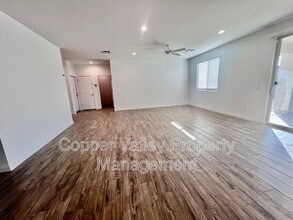 13865 E Peak View Rd in Scottsdale, AZ - Foto de edificio - Building Photo