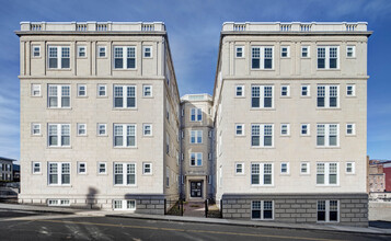 Courtland Arms Apartments in New Britain, CT - Building Photo - Building Photo