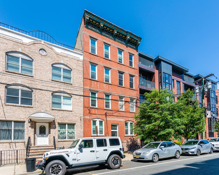 718 Grand St in Hoboken, NJ - Building Photo