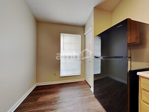 5914 Lakeside Manor Ave in Indianapolis, IN - Building Photo - Building Photo
