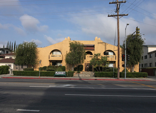 6561 Woodman Ave in Van Nuys, CA - Building Photo - Building Photo