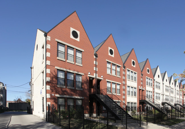 722-726 E Bowen Ave in Chicago, IL - Foto de edificio - Building Photo