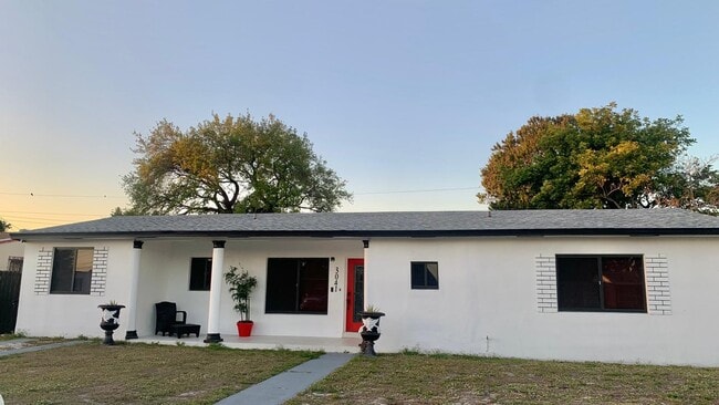 3041 NW 185th Ter