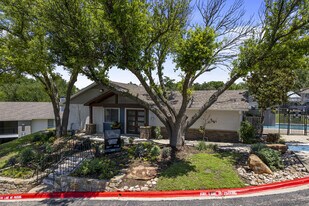 The Hilltop Apartment Homes in Temple, TX - Building Photo