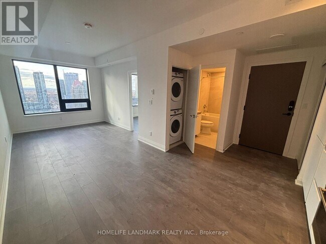 4015 The Exchange in Mississauga, ON - Building Photo - Building Photo