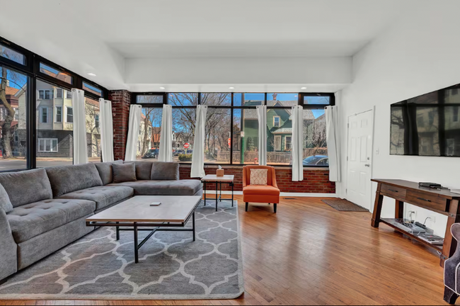 property at 3456 N Damen Ave