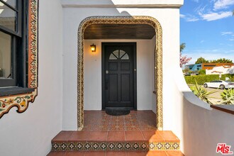 8822 Rosewood Ave in West Hollywood, CA - Building Photo - Building Photo