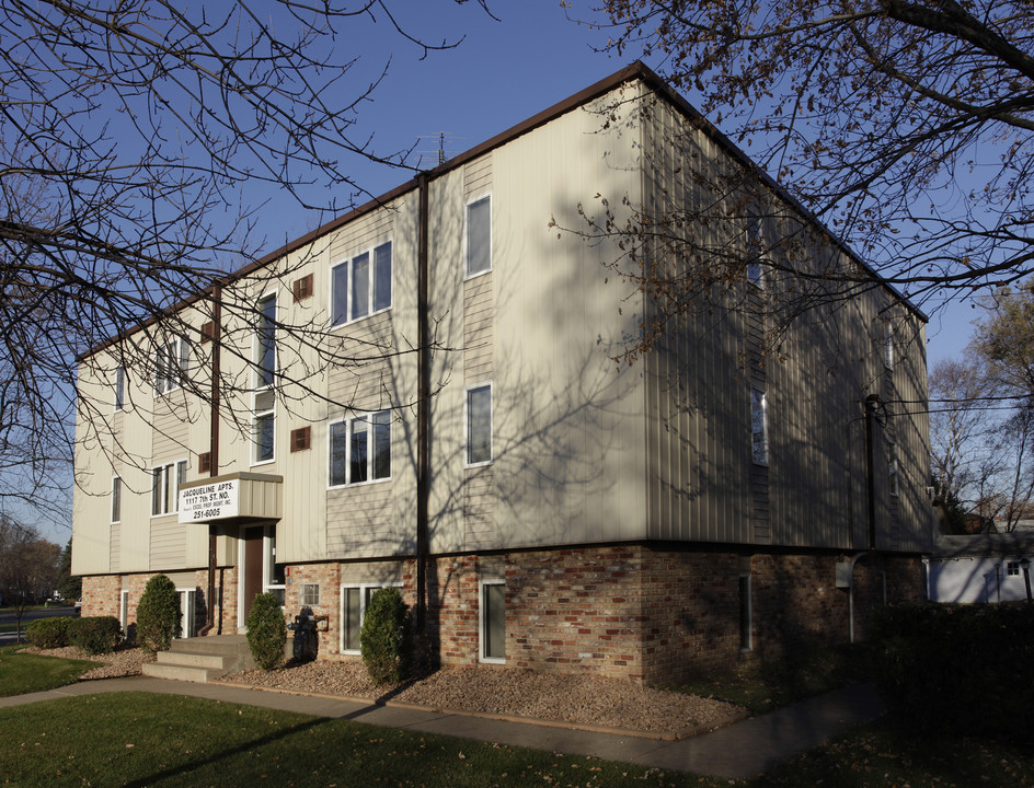 Jacqueline Apartments in St. Cloud, MN - Building Photo