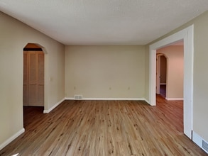 8503 Goodhue St NE in Blaine, MN - Foto de edificio - Building Photo