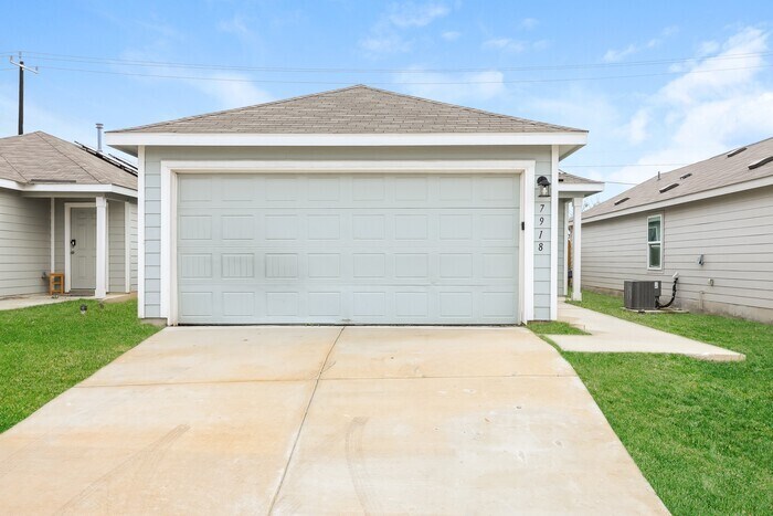 7918 Serro Medina in San Antonio, TX - Building Photo