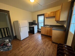 127 W Poplar St in Grove City, PA - Building Photo - Building Photo