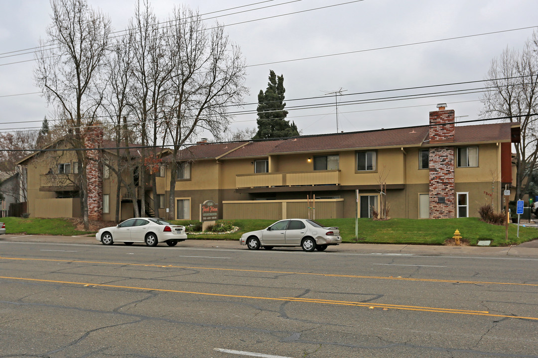 Park Place Apartments in Carmichael, CA - Building Photo