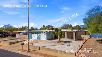 7461 E Victoria Dr in Tucson, AZ - Building Photo