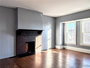 247 W Utica St in Buffalo, NY - Building Photo - Building Photo