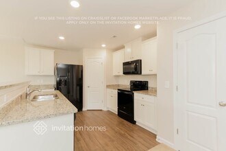 2256 Latimer Ln, Unit No. 3 in Charlotte, NC - Foto de edificio - Building Photo