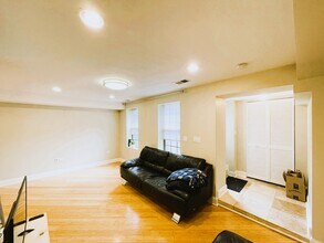 1522 W Superior St, Unit 1-1 in Chicago, IL - Building Photo - Building Photo
