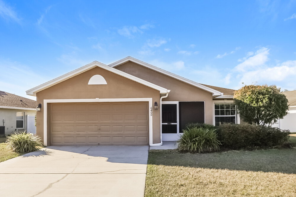 6400 Twin Bridges Dr in Zephyrhills, FL - Building Photo