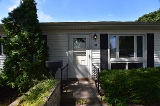 62 Hubbard Way in Montgomery, IL - Building Photo - Building Photo