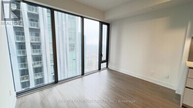 8 Cumberland St in Toronto, ON - Building Photo - Building Photo