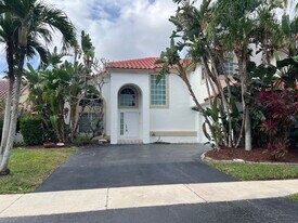 1075 Spyglass in Weston, FL - Building Photo