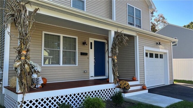 100 Brentwood Ave in Warwick, RI - Building Photo - Building Photo