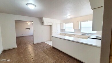 14860 Holden Rd in Horizon City, TX - Building Photo - Building Photo
