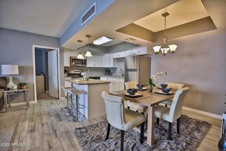 4444 E Paradise Village Pkwy N in Phoenix, AZ - Building Photo - Building Photo