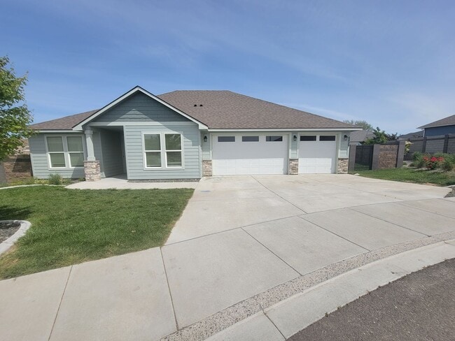 6828 W 34th Pl in Kennewick, WA - Building Photo - Building Photo