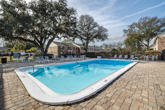 Eastwood Oaks Apartments in Hilliard, FL - Foto de edificio - Building Photo